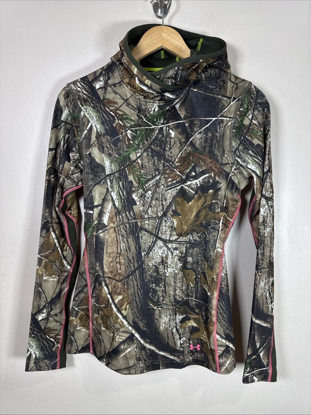 Under Armour Womens Fitted Hoodie M Mossy Oak Camo Cold Gear Scent Control